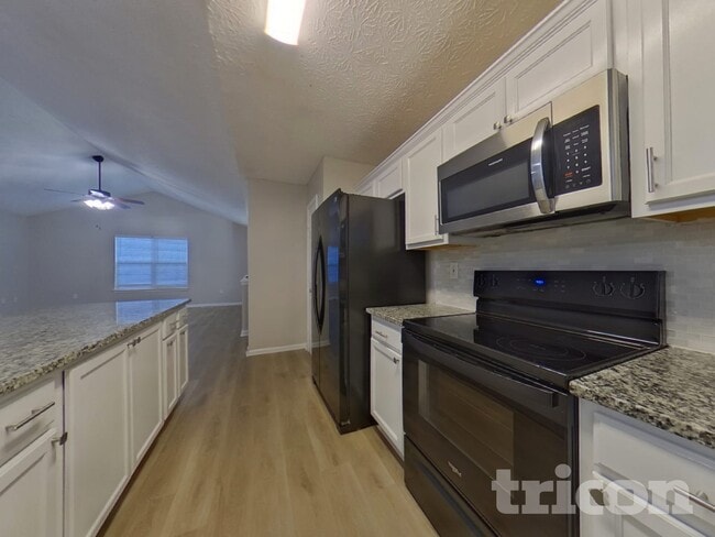 Building Photo - 2211 Ashton Dr