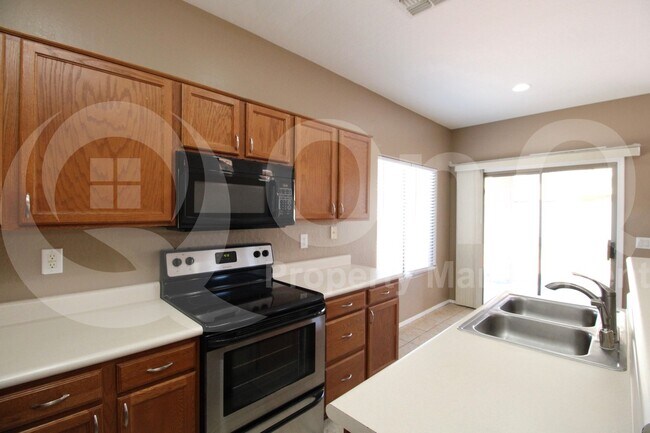 Foto del edificio - 5174 W Laurel Ave