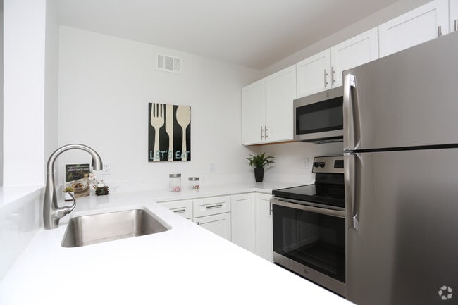 Interior Photo - 5005 San Jacinto