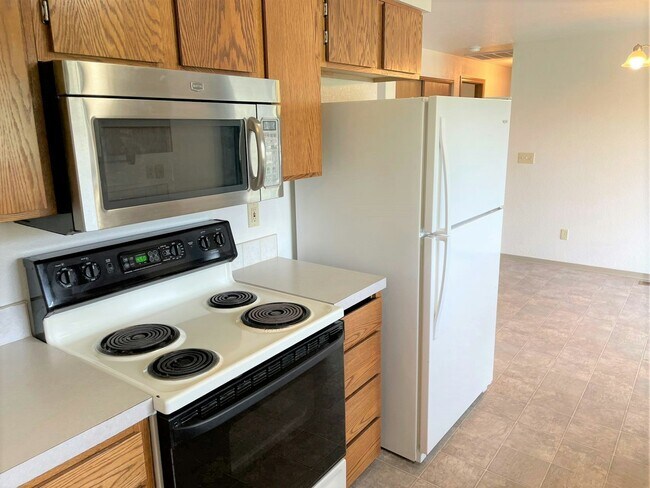 Foto del edificio - 4801 Hillcrest Dr