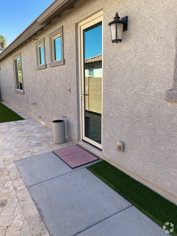 Building Photo - 2242 E Meadowview Ct