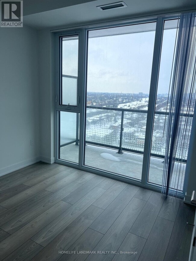 Building Photo - 5858 Yonge St