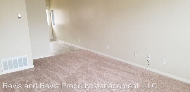 Building Photo - 3204 Hereford Ln