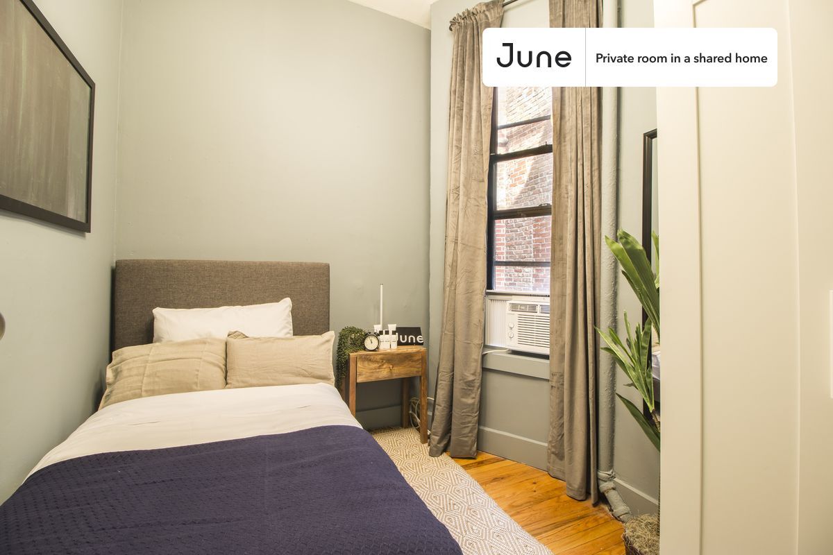 Private bedroom in 3 bed/1 bath Home - Private bedroom in 3 bed/1 bath Home