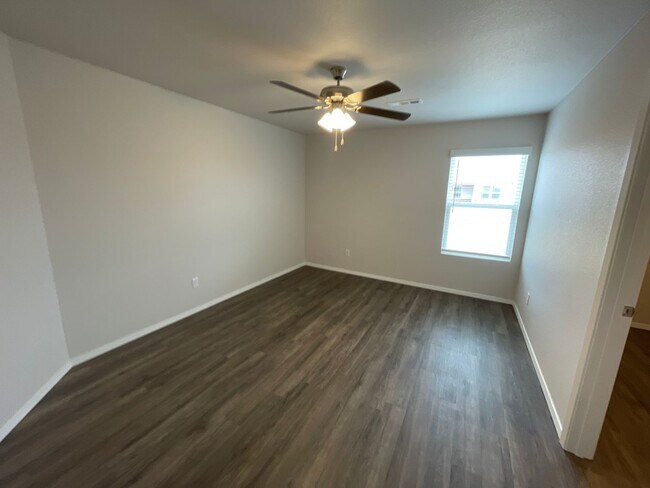 Foto del edificio - NEW Three Bedroom | Two Bath Home in Somerset