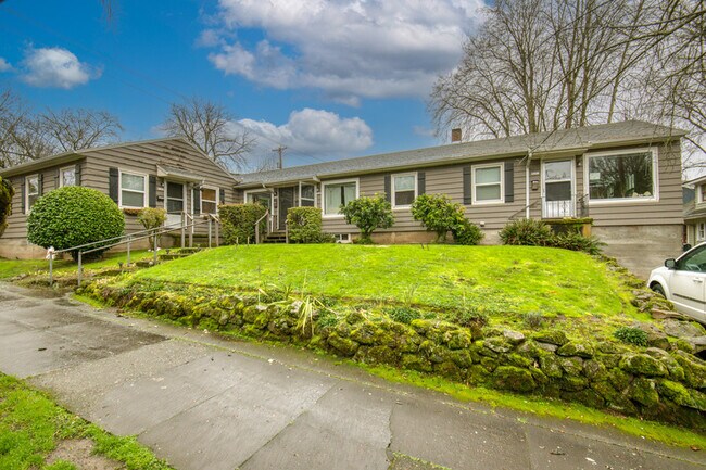 Foto del edificio - 3242-3248 SE Alder Ct - 3242.5