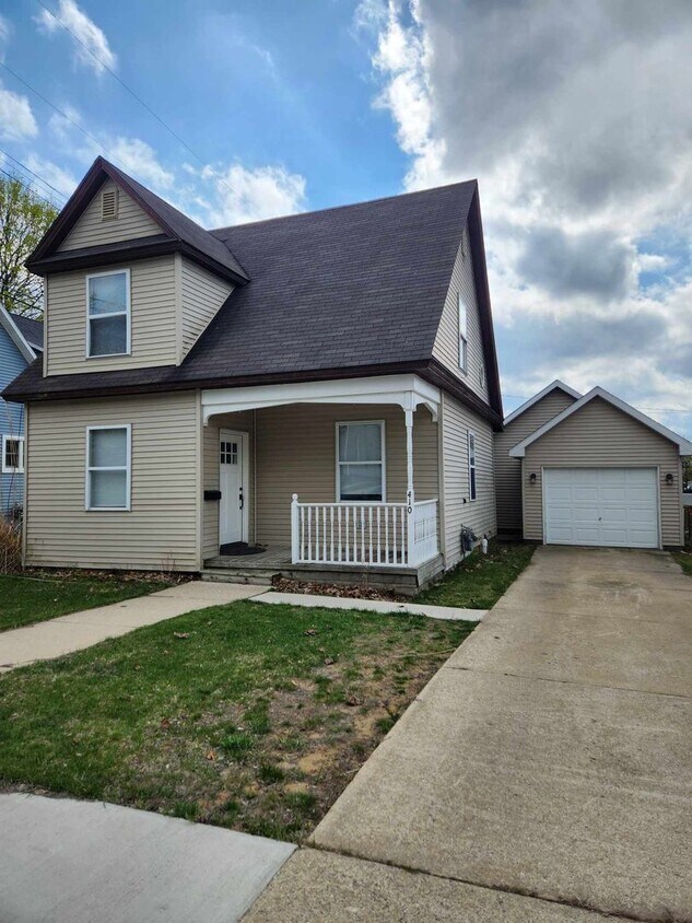 Foto principal - Charming Home in Cadillac Available May 2024