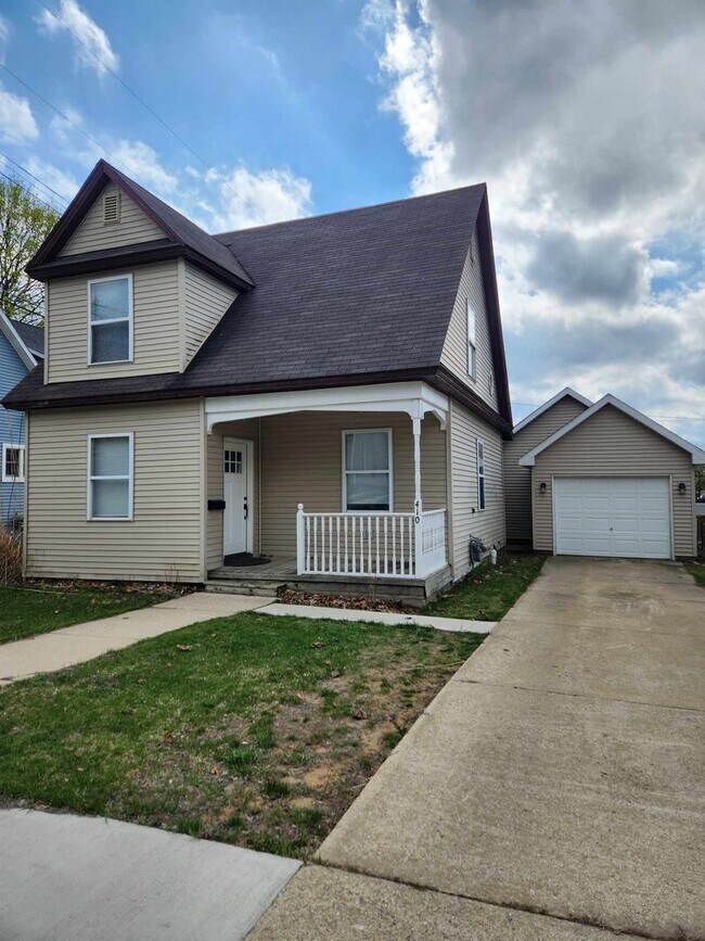 Foto del edificio - Charming Home in Cadillac Available May 2024
