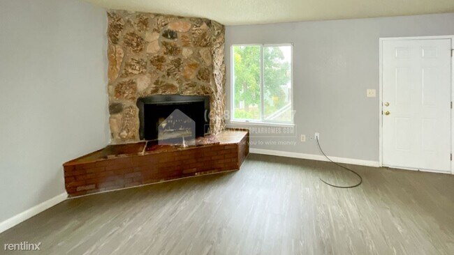 Building Photo - 2 br, 2 bath Triplex - 8954 Rancho Grande ...