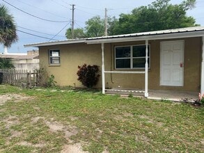 Building Photo - 1703 Edgewater Dr