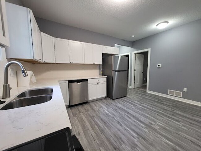 Foto del edificio - 2406 Woodland Ave