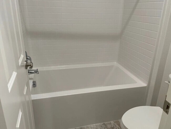 Foto del edificio - Elegant 7-Bedroom Retreat with Modern Upgr...