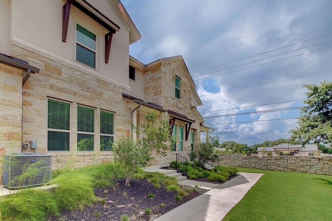 Foto del edificio - 13800 Lyndhurst St