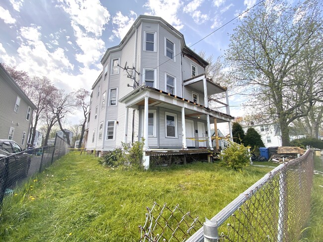 Building Photo - 283 Martin St