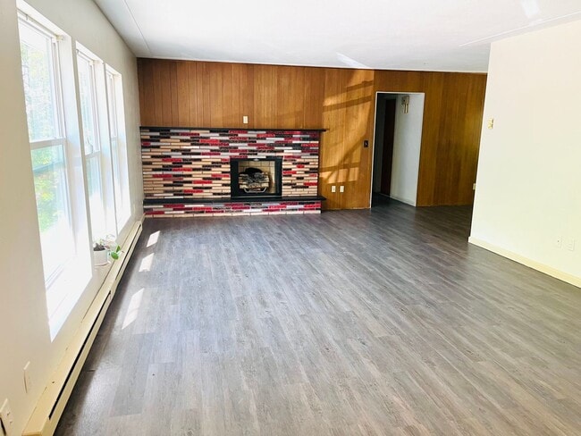 Foto del edificio - 618 E Main St