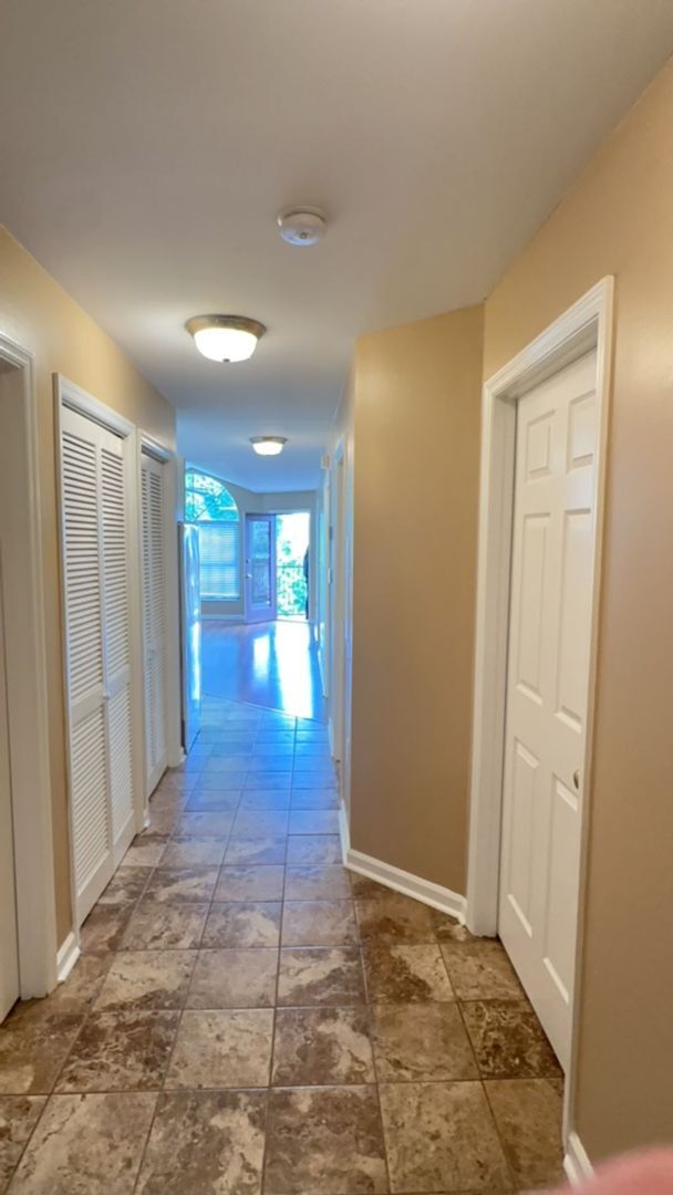 Foto del edificio - 3Bed/ 2Bath - Balcony and 2 Assigned Parking Spaces. Fall 2026!