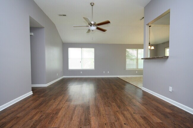 Building Photo - 105 Oakline Dr