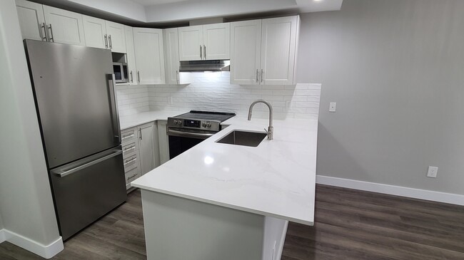 Building Photo - Recently Renovated 2 Bed + 2 Bath Home in ...
