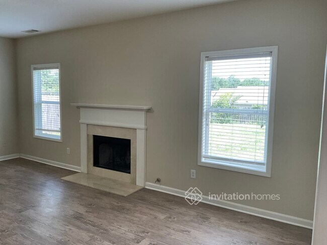 Building Photo - 82 Lenore Ct