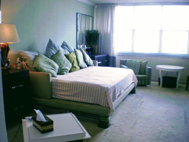 Dormitorio Queen - 2501 S Ocean Dr