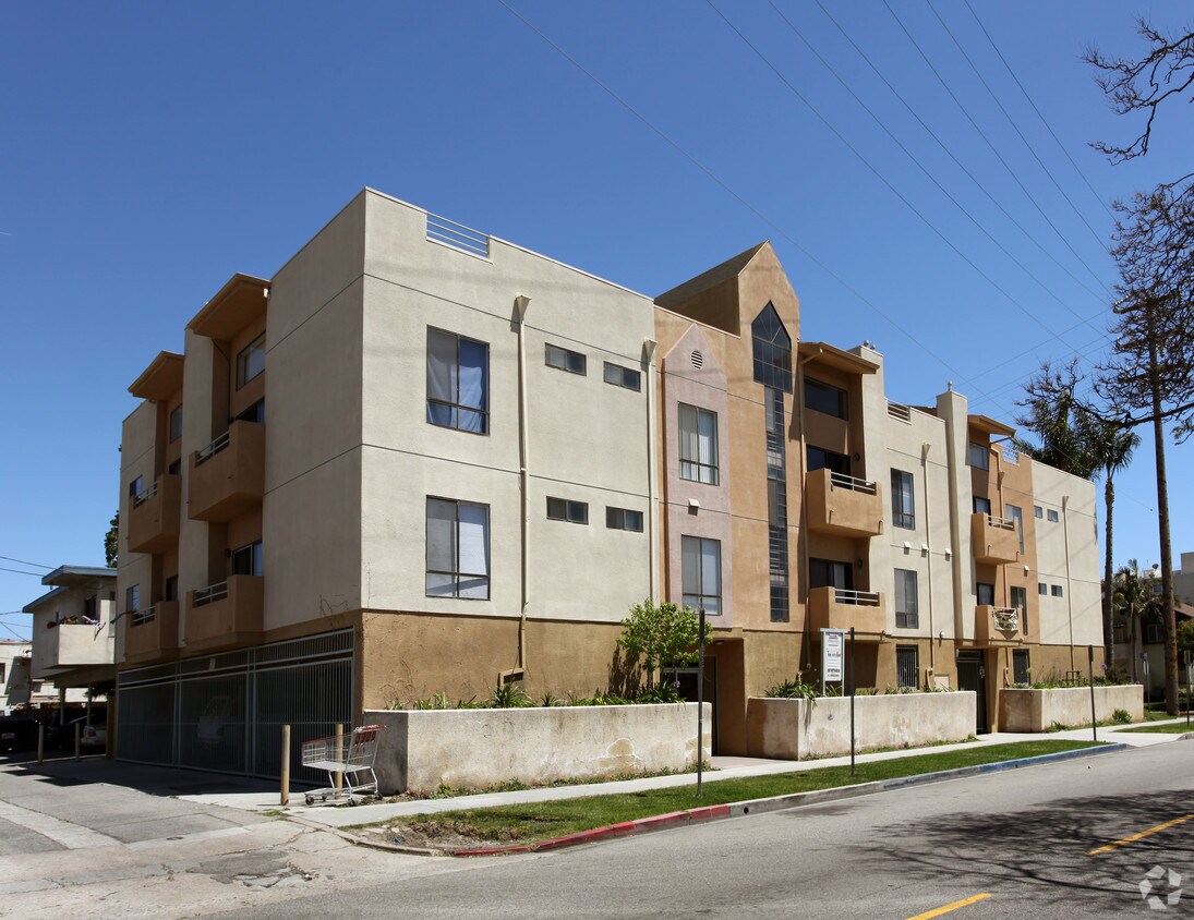 Primary Photo - 3816 Beethoven St