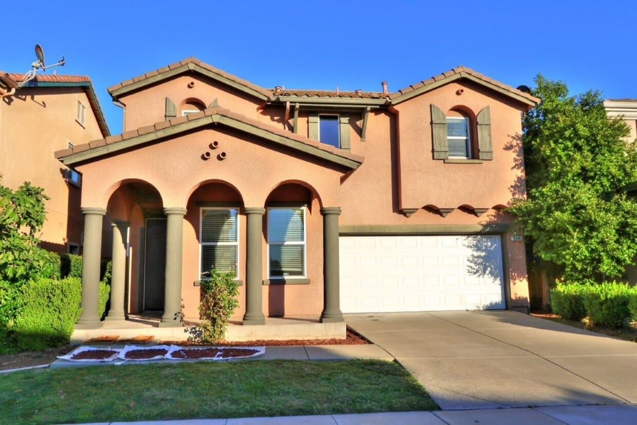 Beautiful 4 Bed 3 full bath Natomas Home!! - Beautiful 4 Bed 3 full bath Natomas Home!!