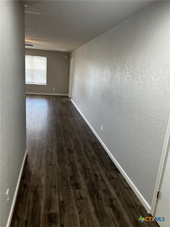 Building Photo - 3302 Viewcrest Dr