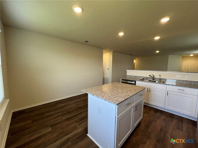 Building Photo - 760 Heartseed Ave