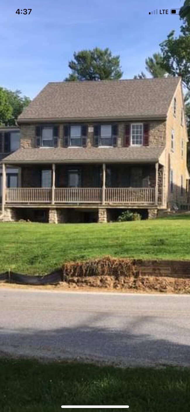 Building Photo - 651 Sand Hill Rd