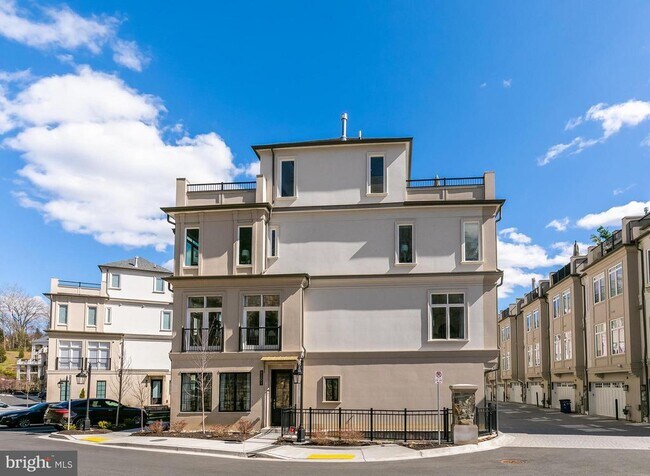 Foto del edificio - 8201 River Rd