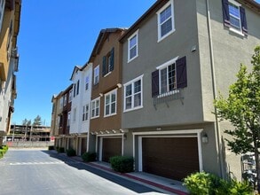 Building Photo - 486 Virginia Pine Terrace