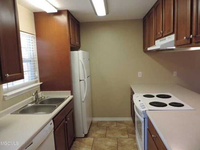 Building Photo - 207 Reed Ave