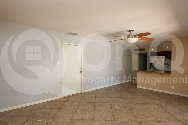 Building Photo - 425 East Continental Drive