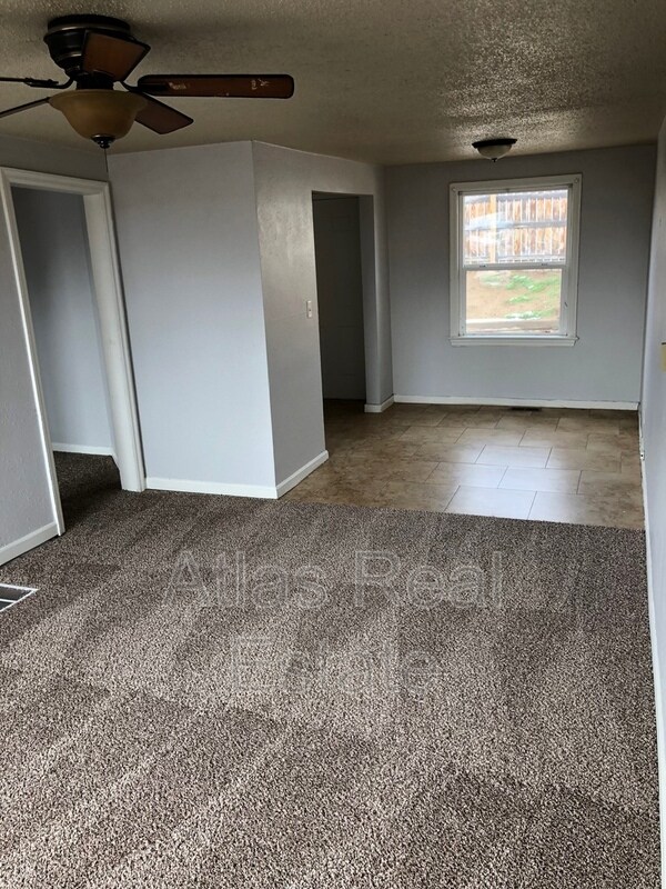 Building Photo - 7369 Oneida Dr
