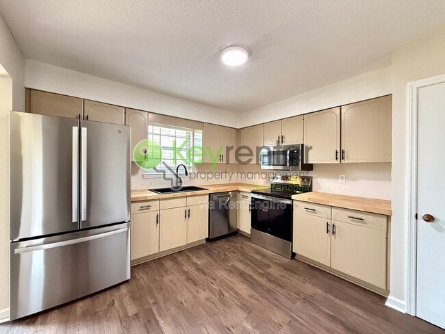 Building Photo - 8225 Cavan Cir