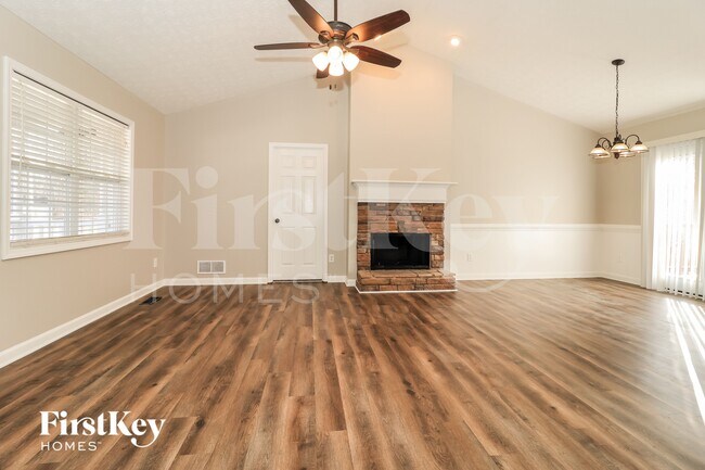 Foto del edificio - 333 Fairview Oak Pl