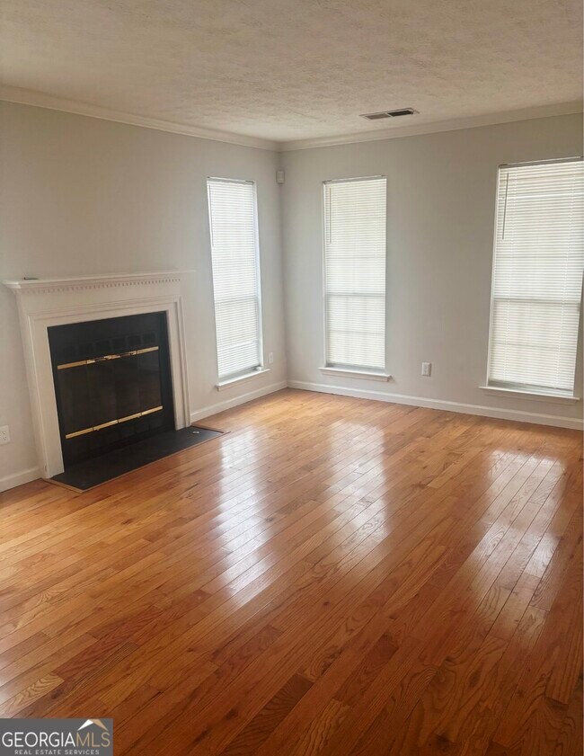 Foto del edificio - 557 Crestridge Ct