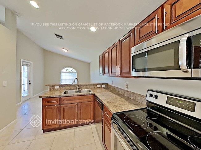 Foto del edificio - 1737 Barnstable Rd