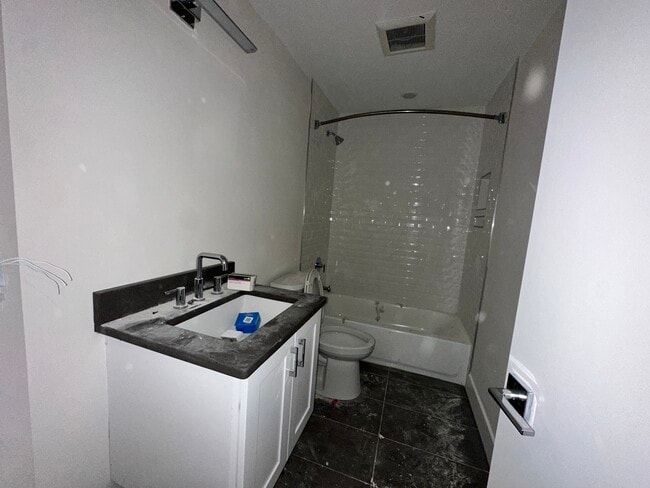 Foto del edificio - 945 52nd St NE