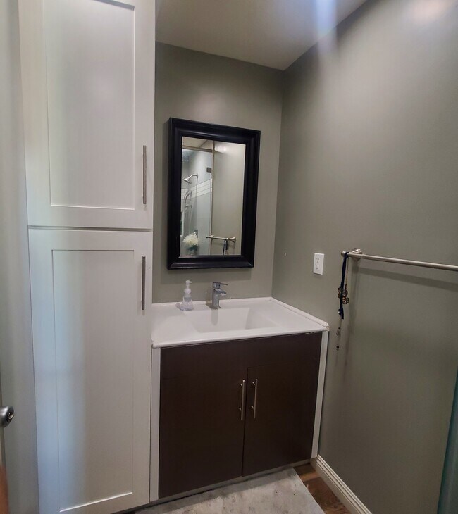 Building Photo - 1025 S Herbert Ave