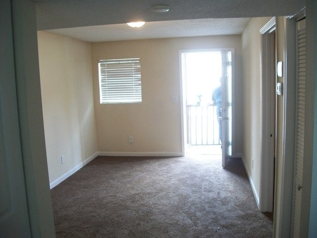 Building Photo - Beautiful 2 Bedroom Apartment