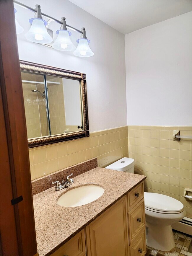 Building Photo - 13 Schuyler Pl W