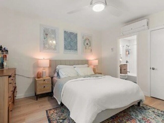 Building Photo - 1Br/1Bth apartment available June 1, 2026. Great location. Laundry in unit!