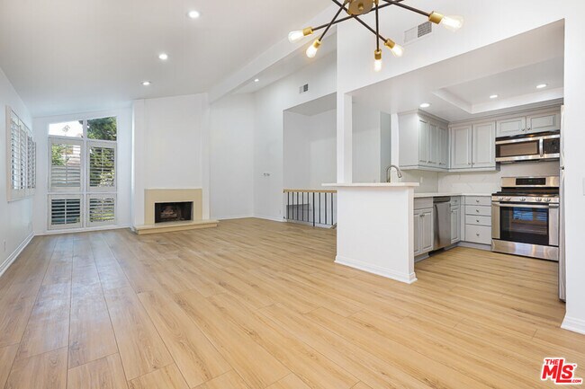 Building Photo - 17140 Palisades Cir