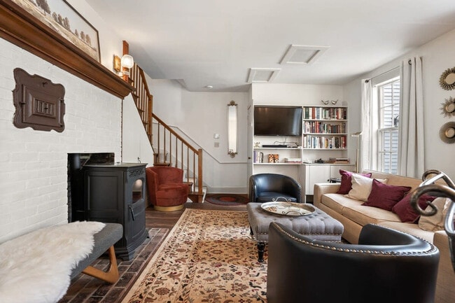 Building Photo - 38 Exeter Rd