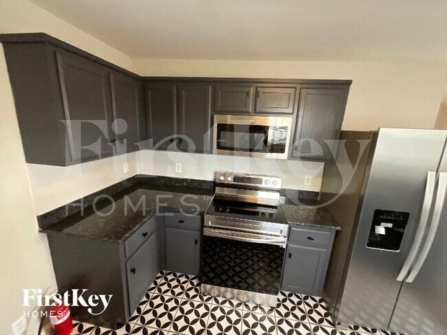 Building Photo - 3748 Naples Ct N