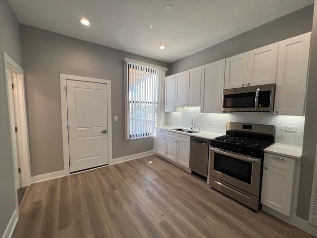 Building Photo - 1227 W Ohio St