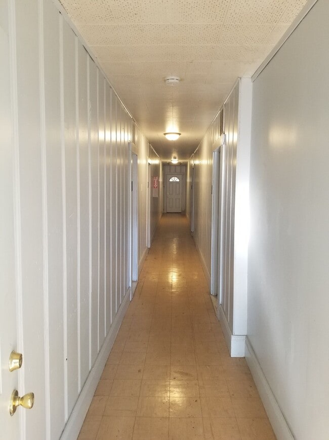 Building Photo - Studio Apartment in Shasta Lake