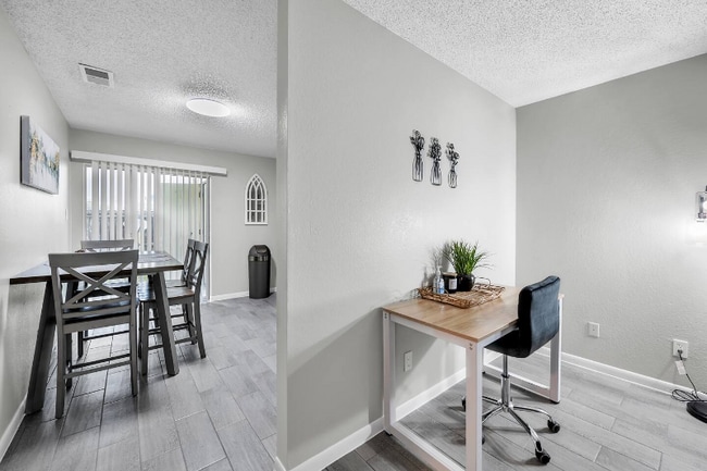 Foto del edificio - 4805 Rainbow Cir