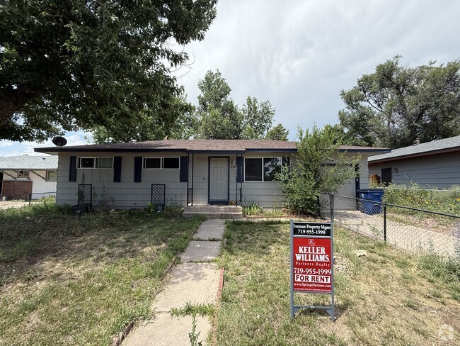 Building Photo - 830 Zion Dr